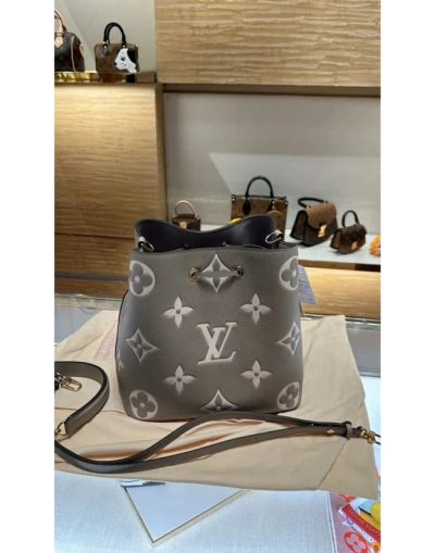 LV路易威登大象灰全皮 NEONOE中号老花水桶包女士斜跨手提单肩包M45555-穿范儿