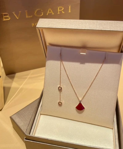 韩国免税采购 Bvlgari宝格丽Diva18k玫瑰金白贝母红玉髓玛瑙扇子项链 Bvlgari-穿范儿