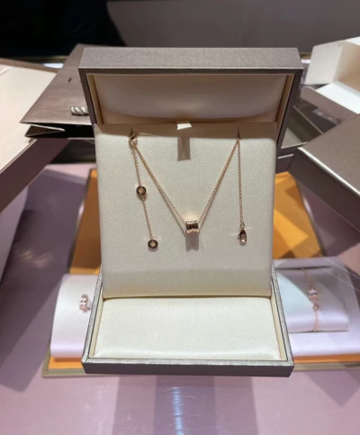  宝格丽Bvlgari古铜色小蛮腰弹簧18k玫瑰金项链357255免税店-穿范儿