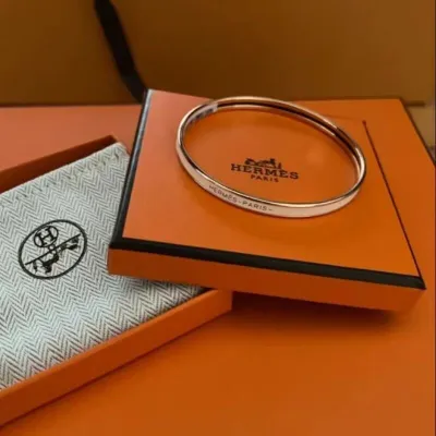 爱马仕HERMÈS 女士简约字母珐琅时尚百搭细手镯礼物推荐H240001F085-穿范儿
