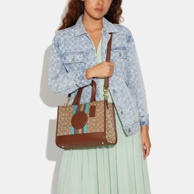 COACH 蔻驰 奥莱女包经典标志条纹和COACH贴饰DEMPSEY CARRYALL手袋 -穿范儿