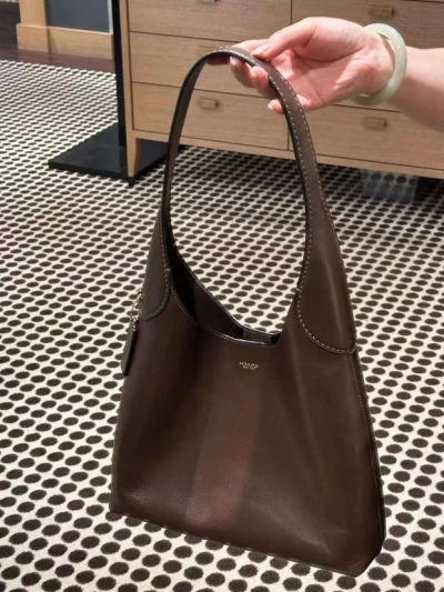 Coach 新品Brooklyn 28枫叶棕极简主义造型 时尚百搭-穿范儿